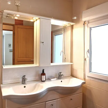 Prázdninový dům Les Roses Tremieres - A 1km De La Gare Garage *