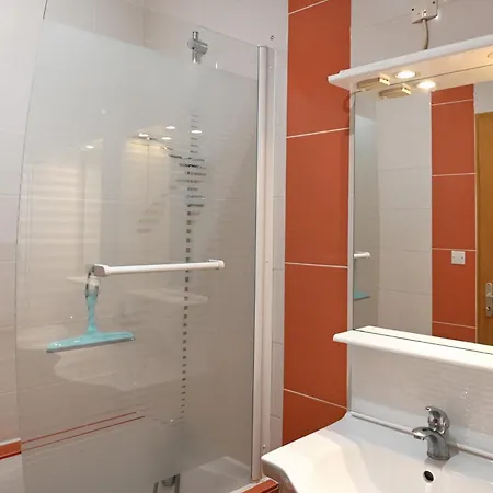 Les Roses Tremieres - A 1km De La Gare Garage