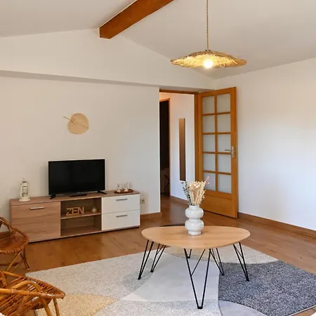 Les Roses Tremieres - A 1km De La Gare Garage