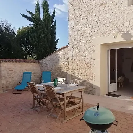 Les Roses Tremieres - A 1km De La Gare Garage Tatil Evi