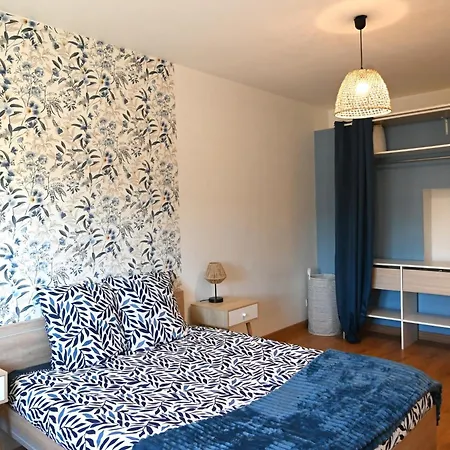 Les Roses Tremieres - A 1km De La Gare Garage Saujon