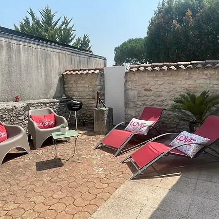 Les Roses Tremieres - A 1km De La Gare Garage * Saujon